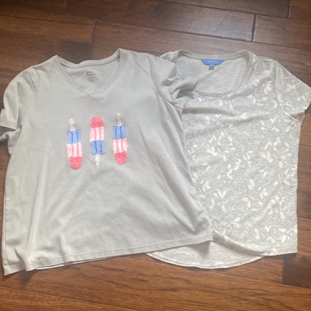 2 short sleeve tee shirts